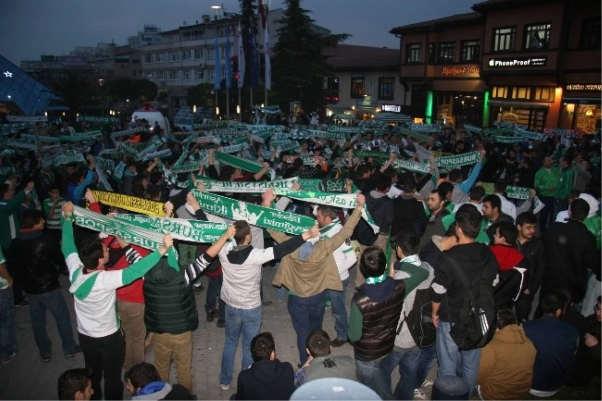 Bursaspor Taraftarı TFF ve Yönetimi Protesto İçin Yürüdü