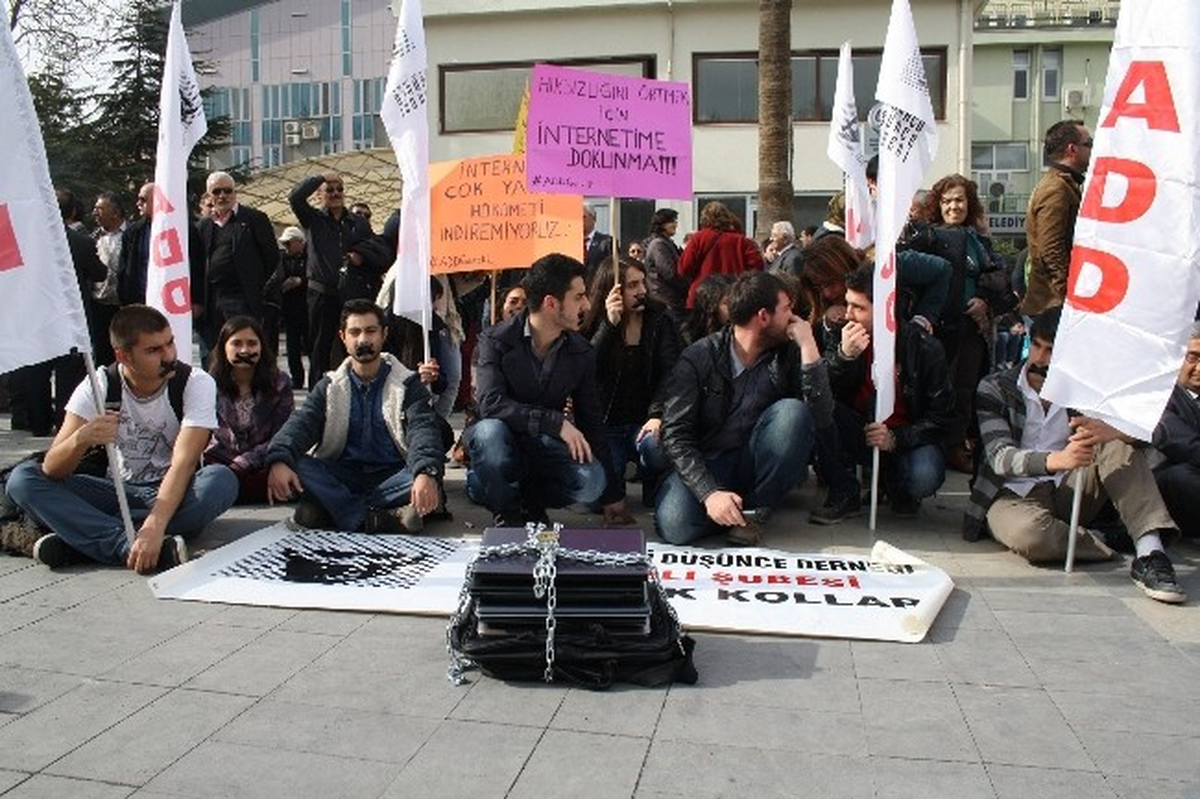 Denizli\'de İnternet Düzenlemesi Protestosu