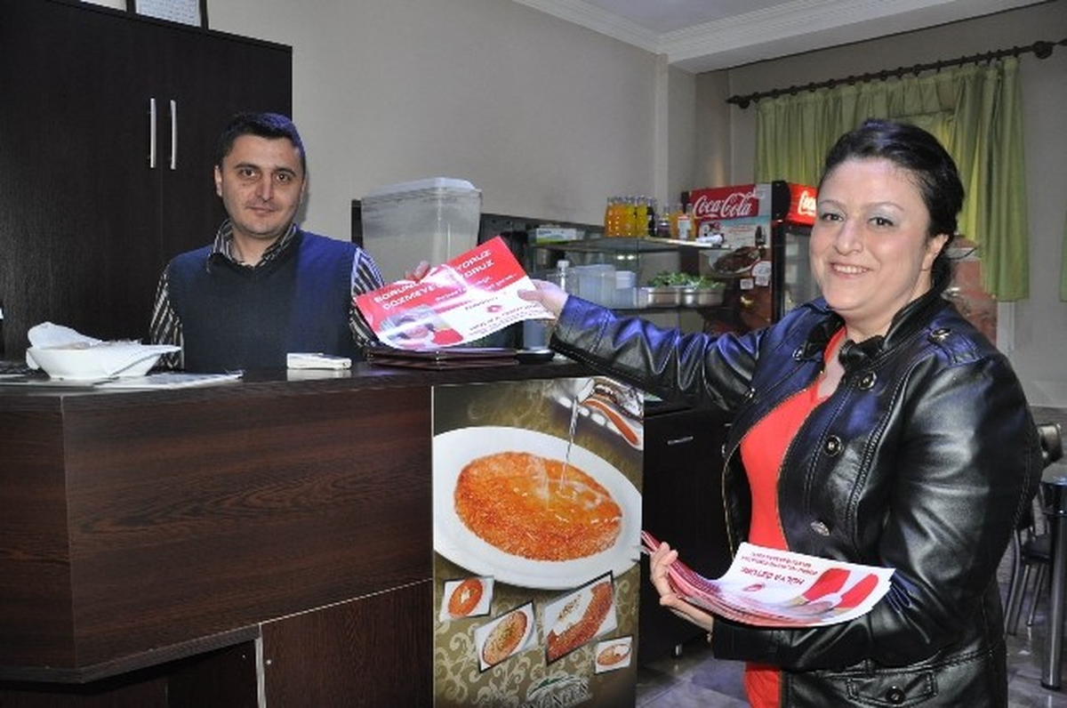 DYP\'li Kadın Adaydan Tek Kişilik Propaganda