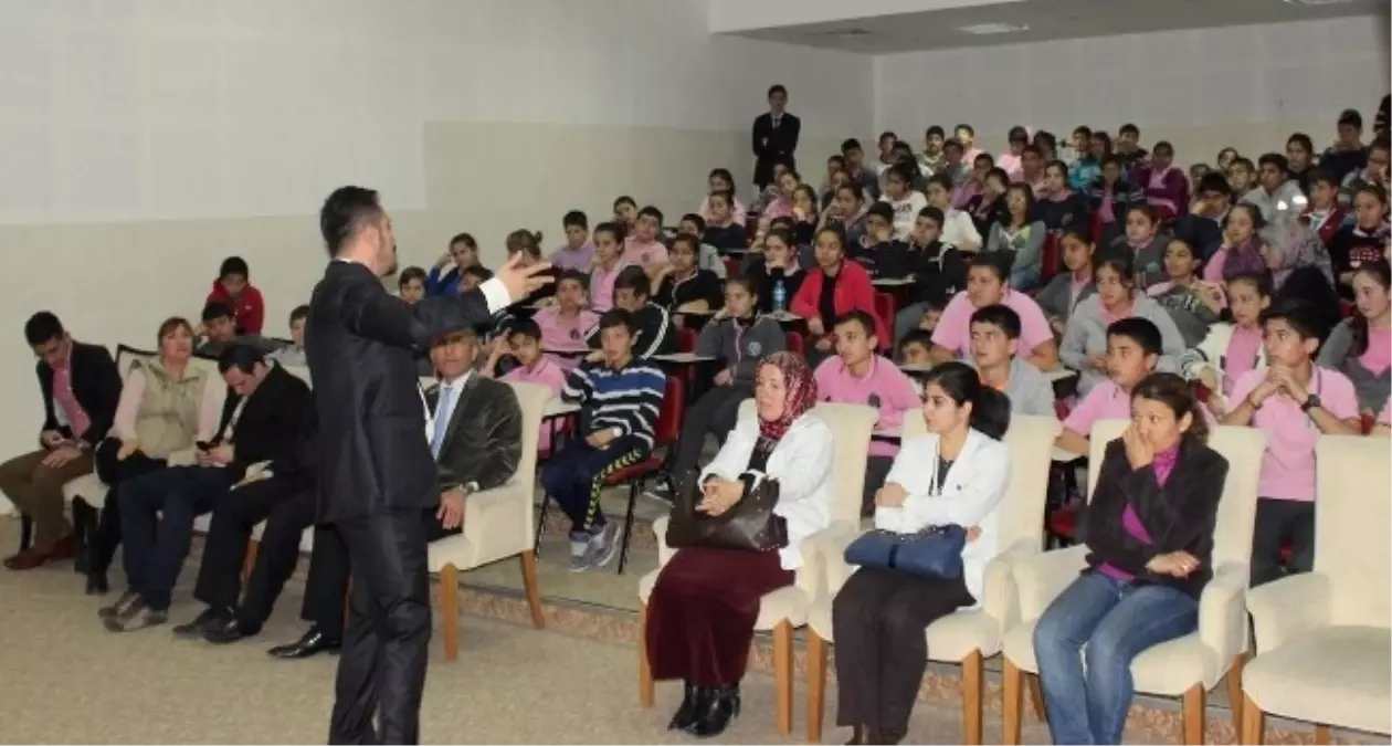 Gençlik Merkezi, "Ergenlik Dönemi ve İletişim" Konulu Seminer Düzenledi