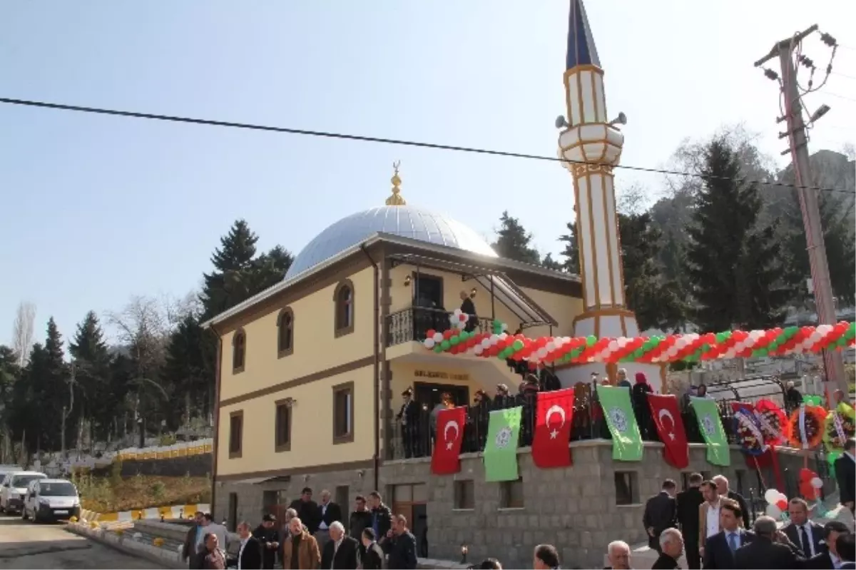 Giresun Şehir Mezarlığında Yapımı Tamamlanan Cami Hizmete Açıldı