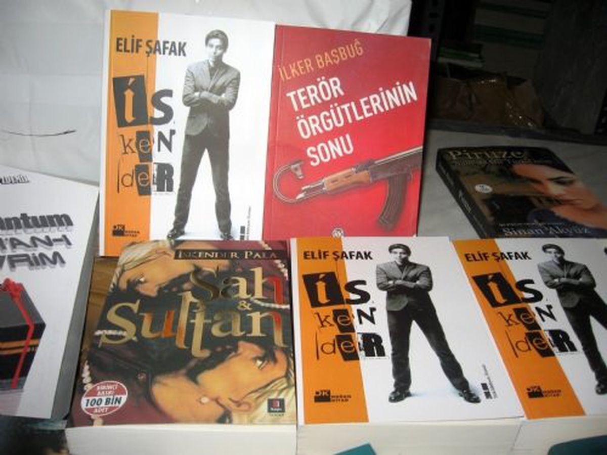 Çubuk\'ta Korsan Kitap Operasyonu
