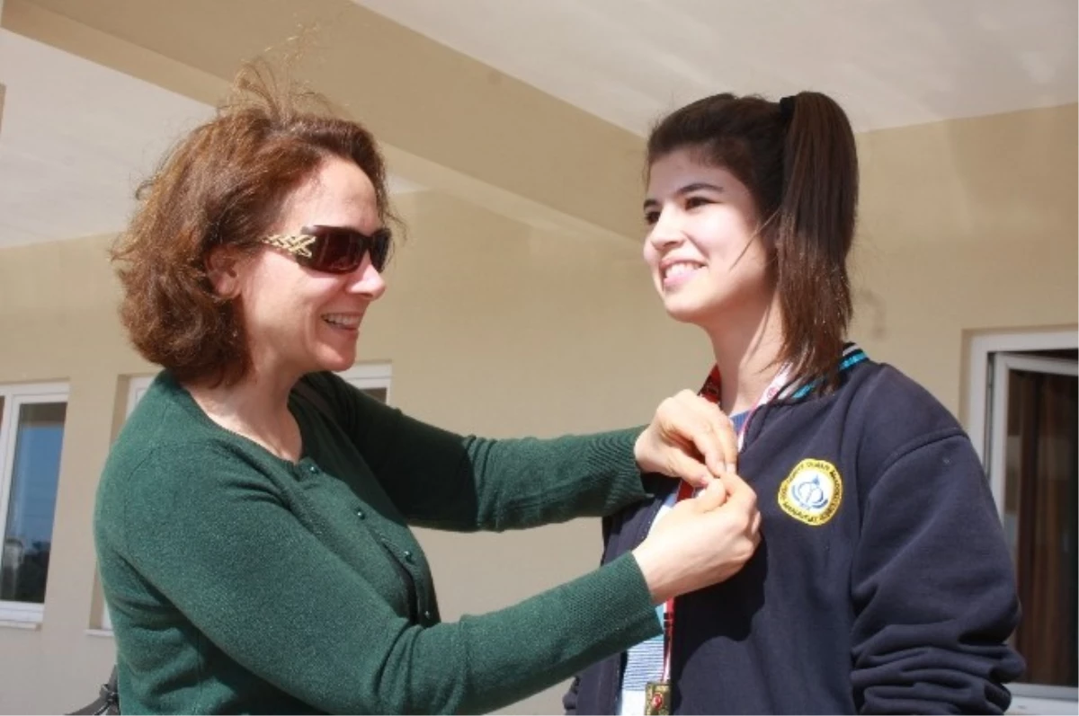 Iraz Düriye Duran Anadolu Lisesi, Şampiyon Öğrencisini Ödüllendirdi