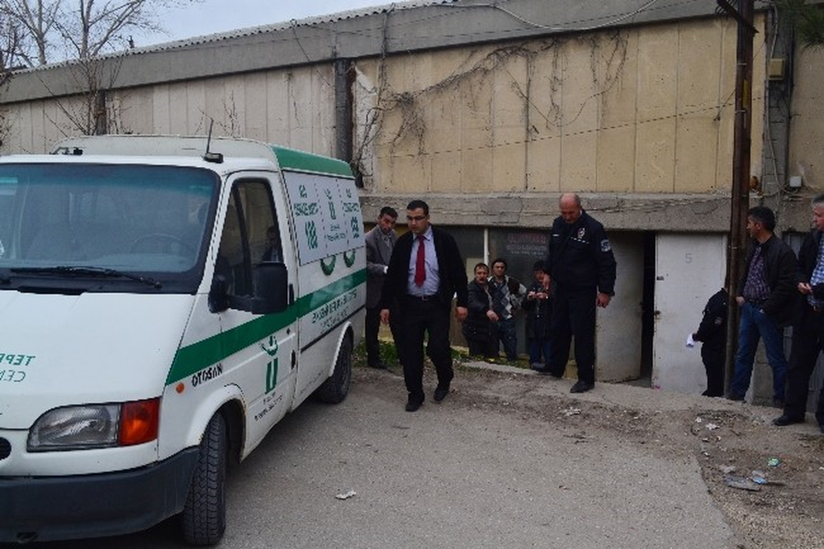 Kapısında İcra İhbar Kağıtları Asılı Olan Mobilyacı Av Tüfeğiyle İntihar Etti