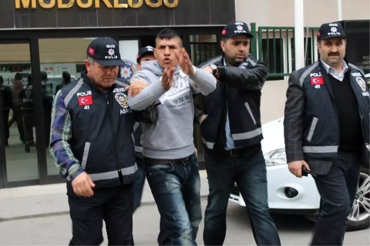 Marmaray Hattından Kablo Çalarken Yakalandı