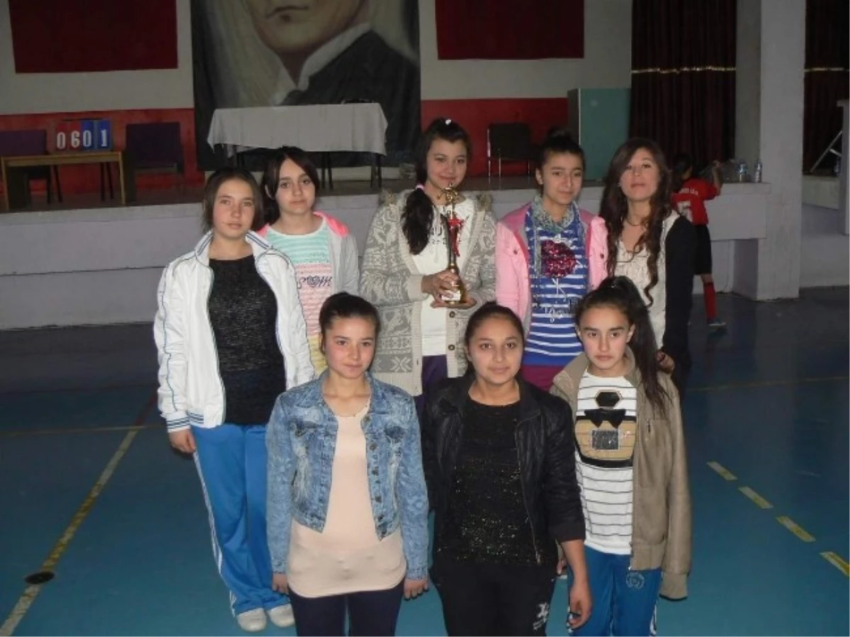 Mehmet Akif Ersoy Ortaokulu Yıldız Kızlar Futsal İl Şampiyonu Oldu