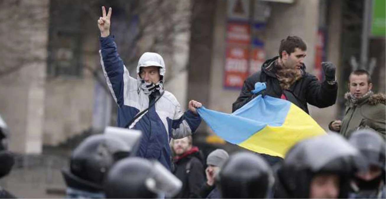 Ukrayna\'da Af Yasası Kabul Edildi