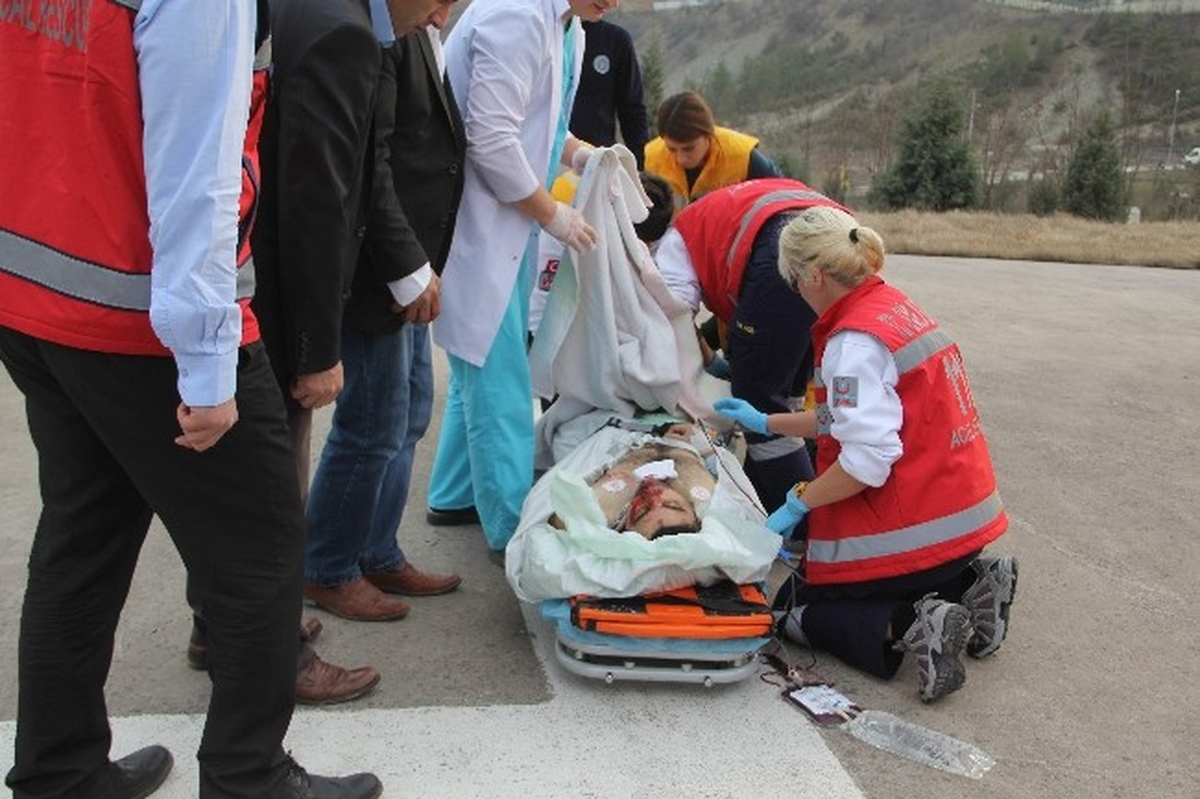 Yaralı İşçi Ambulans Helikopterle İstanbul\'a Sevk Edildi