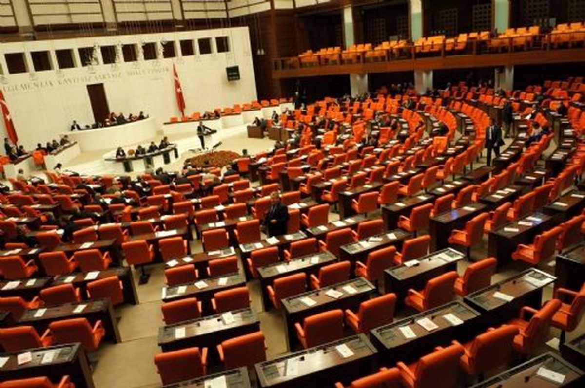 Yeni Demokratikleşme Paketi Yasalaştı