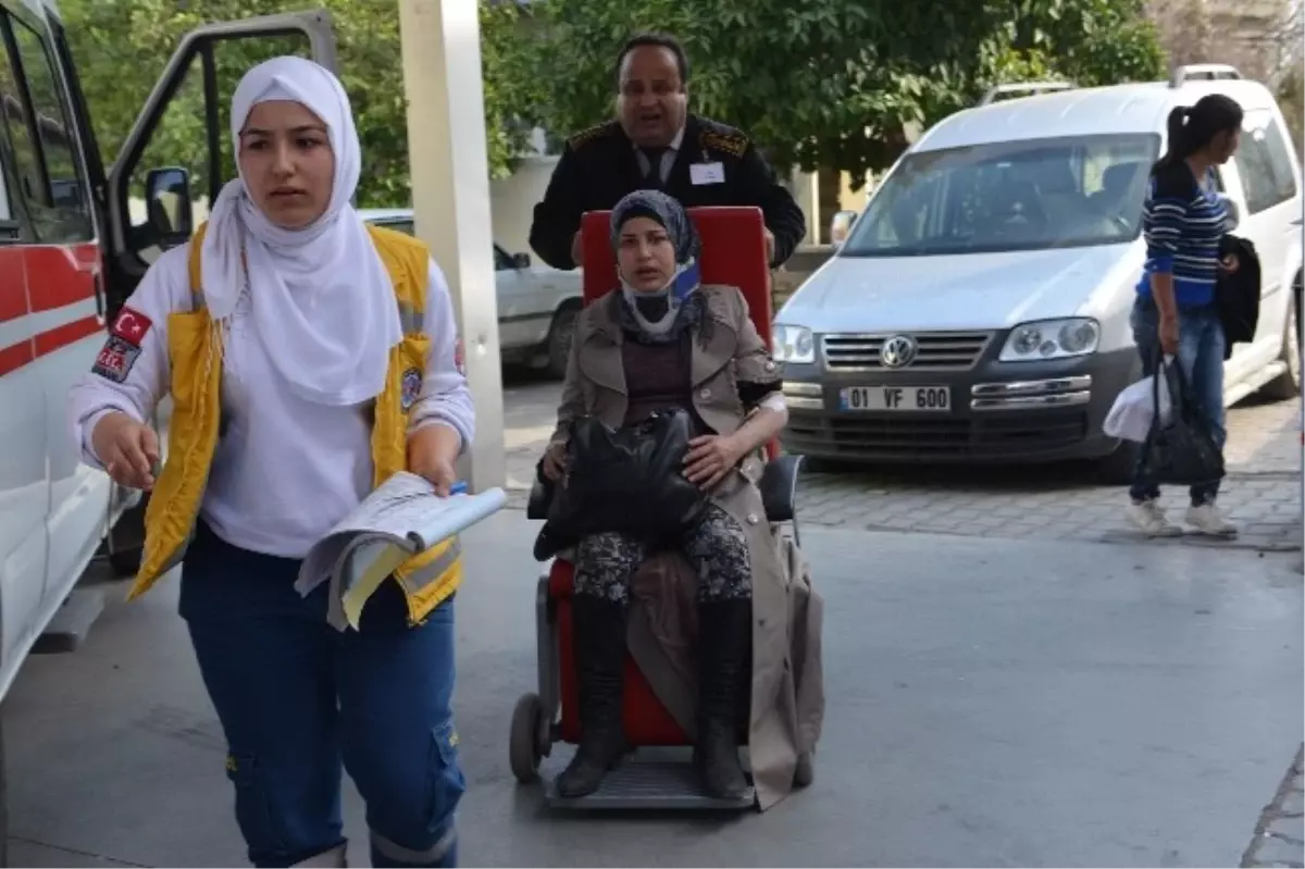 Adana\'da Trafik Kazası: 2 Ölü, 11 Yaralı