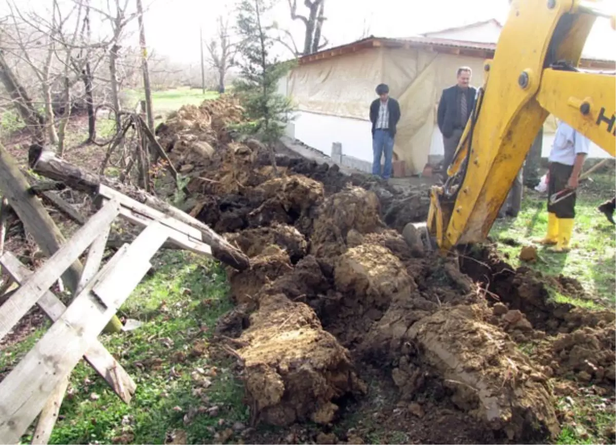 Akçakoca Esmanım Köyüne Su Şebekesi Döşeniyor