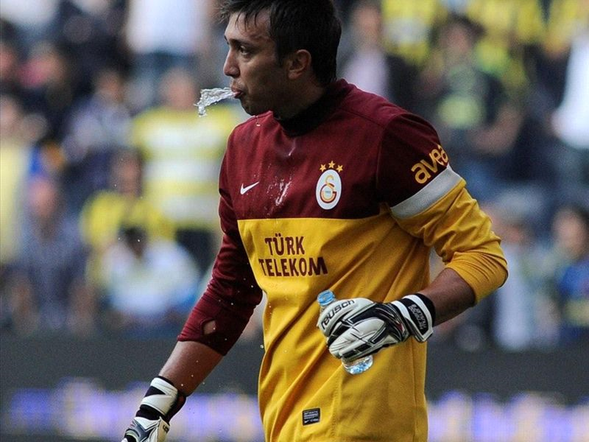 Almeida\'dan Muslera\'ya: Hangisini Yiyeceksin?