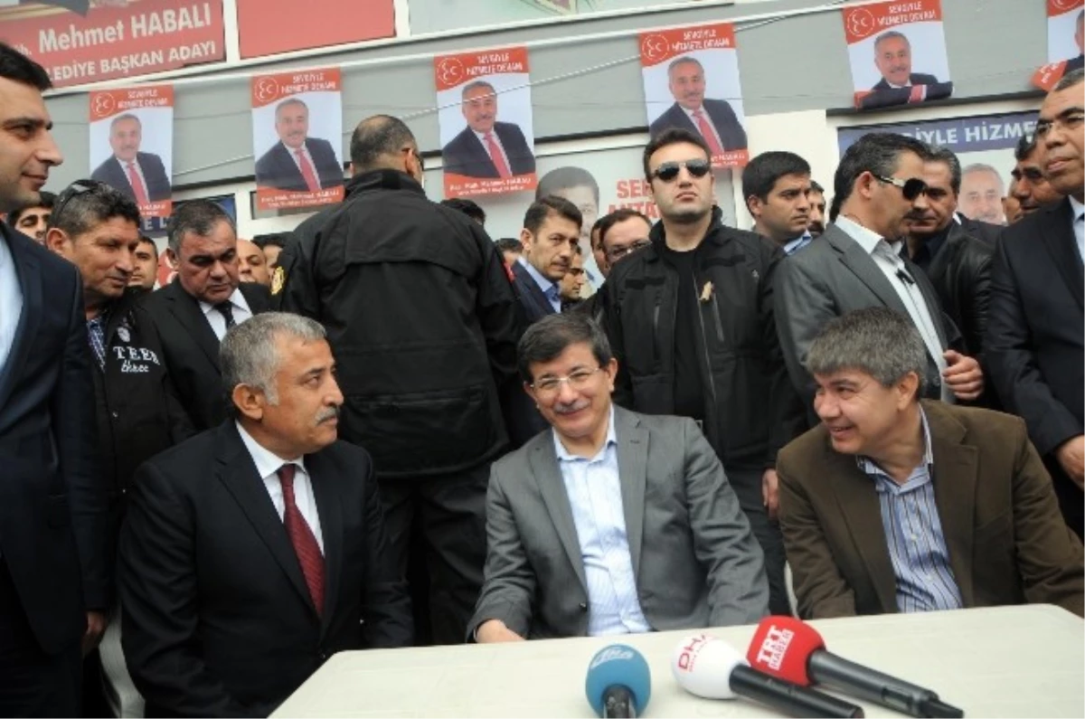 Davutoğlu\'ndan MHP Seçim Bürosuna Sürpriz Ziyaret