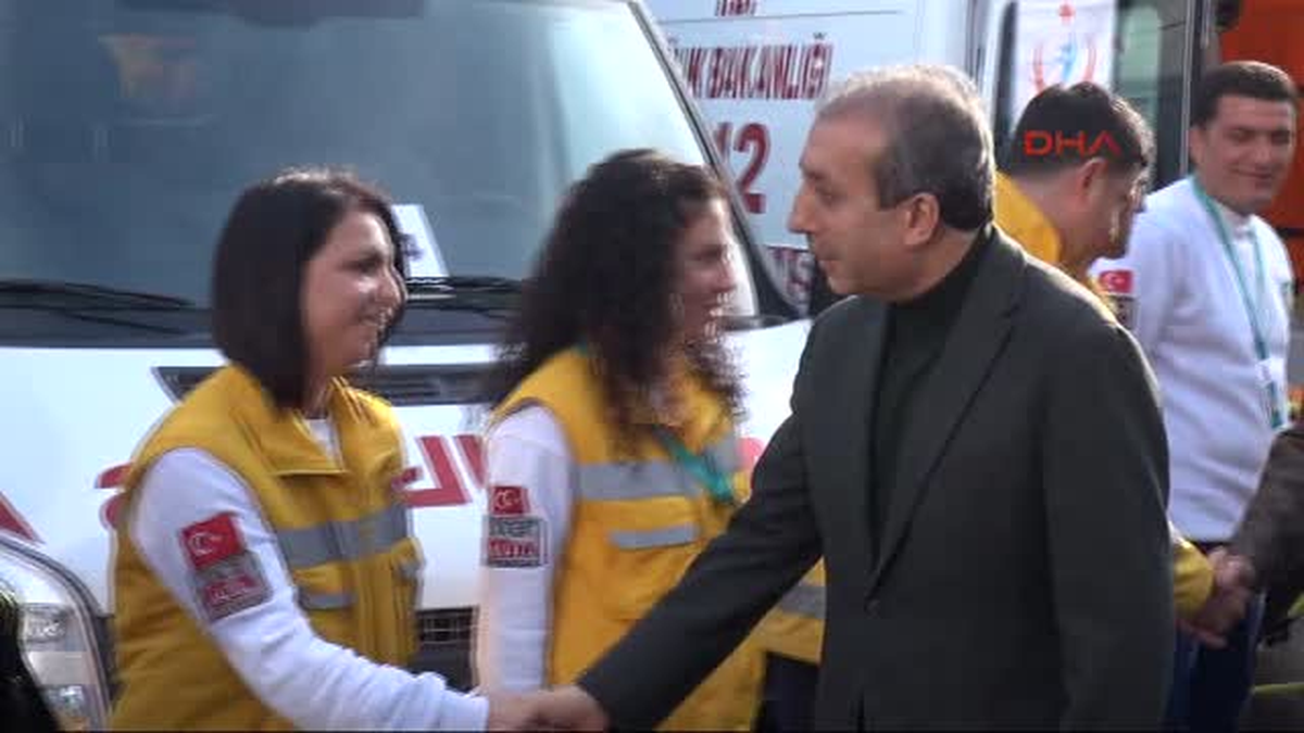 Bakan Eker, Diyarbakır\'da 15 Ambulansı Hizmete Soktu