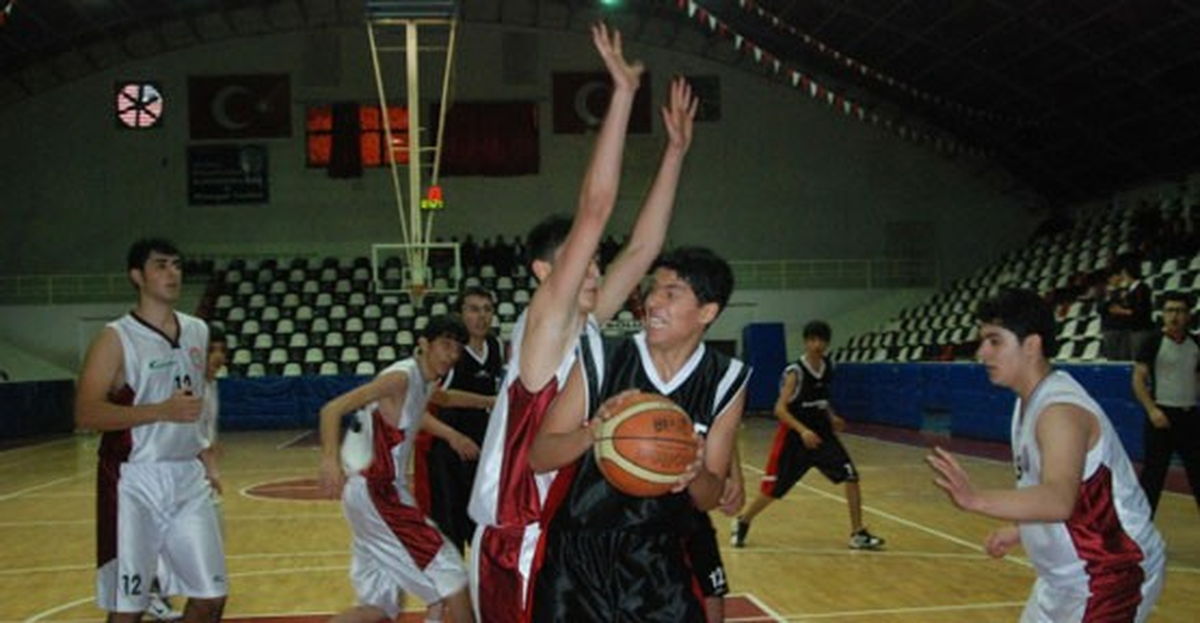 Okullar Arası Basketbol Müsabakaları Malatya\'da Devam Ediyor