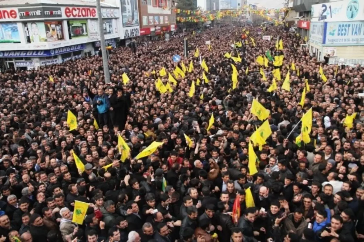 BDP Genel Başkanı Demirtaş Van\'da