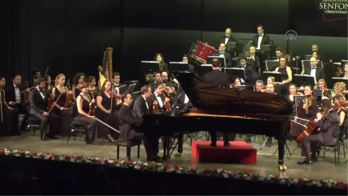 Bulgar Piyanist Bozhanov, Antalya\'da Sahne Aldı