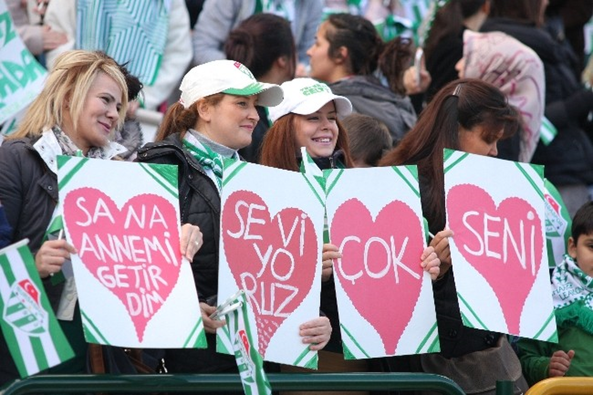 Bursaspor Kadın ve Çocuk Taraftarlar Önünde Kaybetmiyor