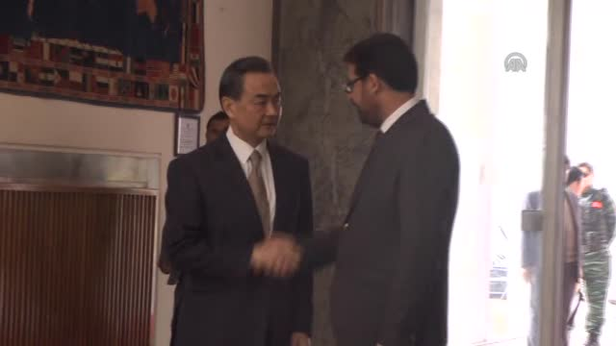 Çin Dışişleri Bakanı Yi, Afganistan\'da -