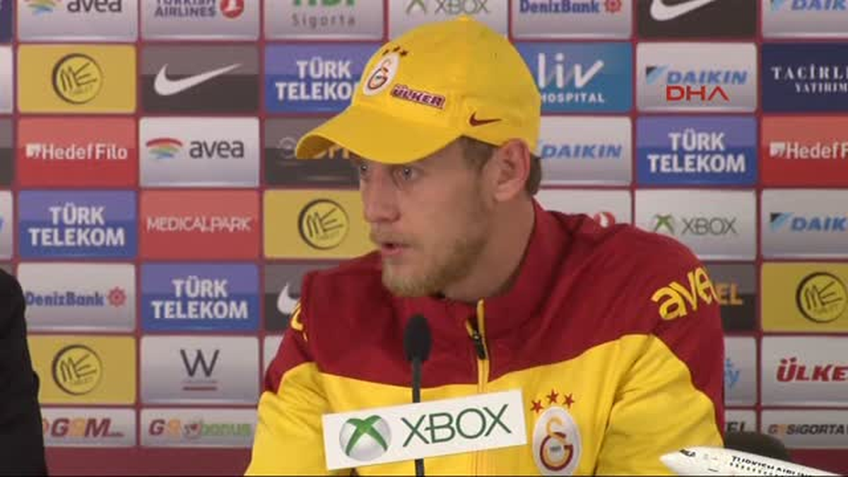 Galatasaraylı Futbolcu Semih Kaya Ceza Sahası İçinde Elime Çarpsaydı da Söylerdim
