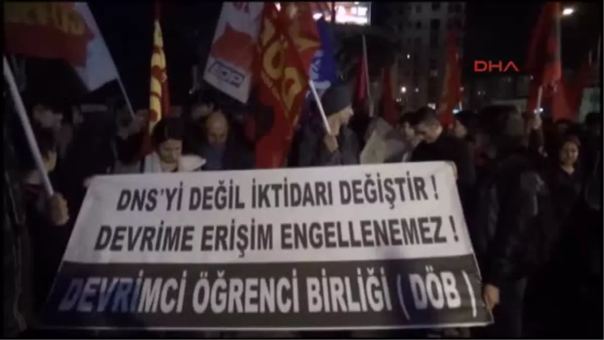 İnternet Yasası İzmir\'de Protesto Edildi