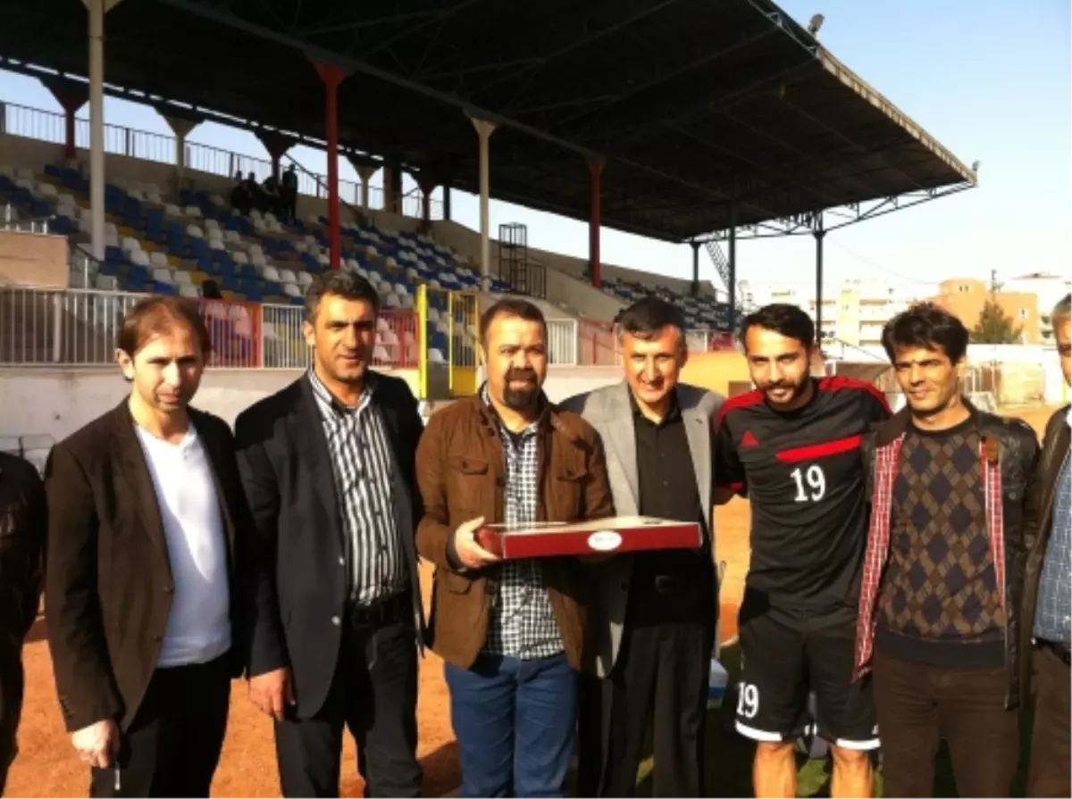 Muhtardan Petrolspor\'a Tatlı Jest