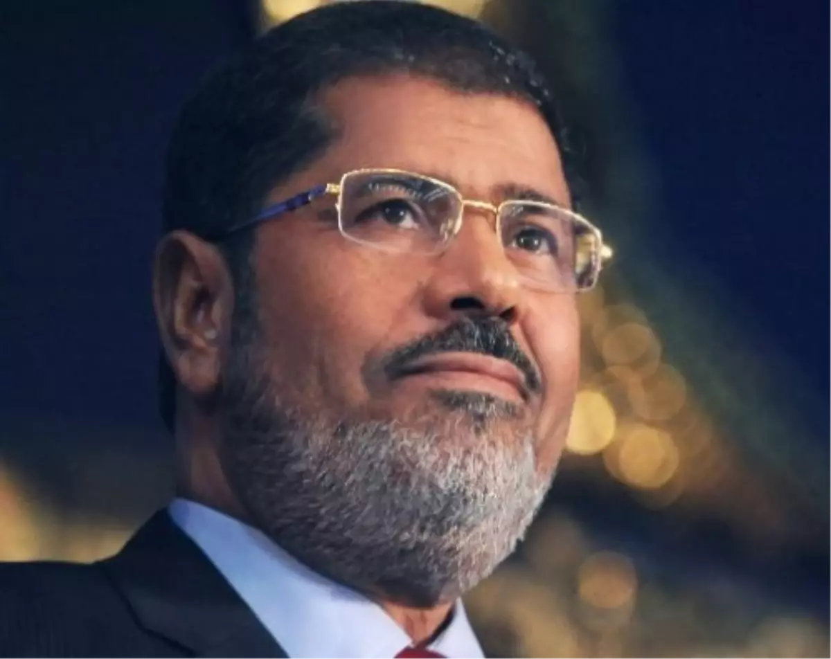 Mursi, Tora Hapishanesine Nakledildi