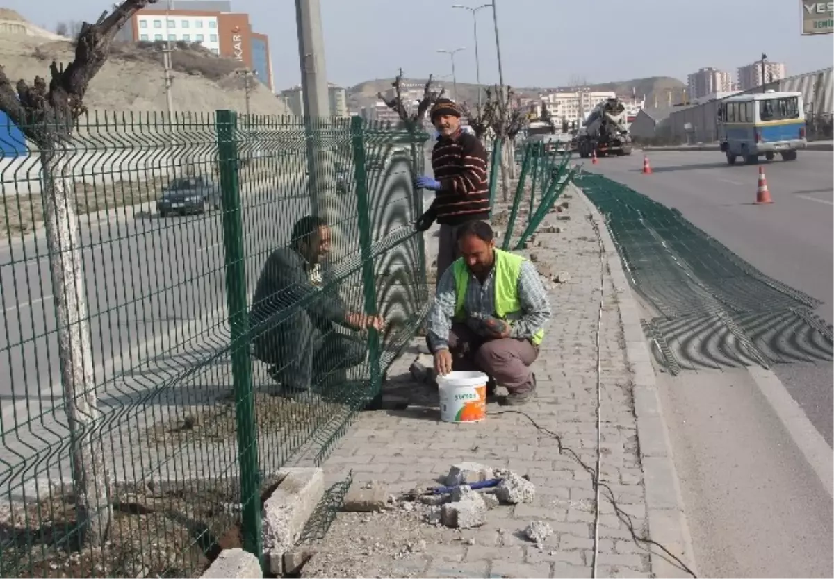 Ölümlü Kazaların Ardından Tel Örgü Çektiler