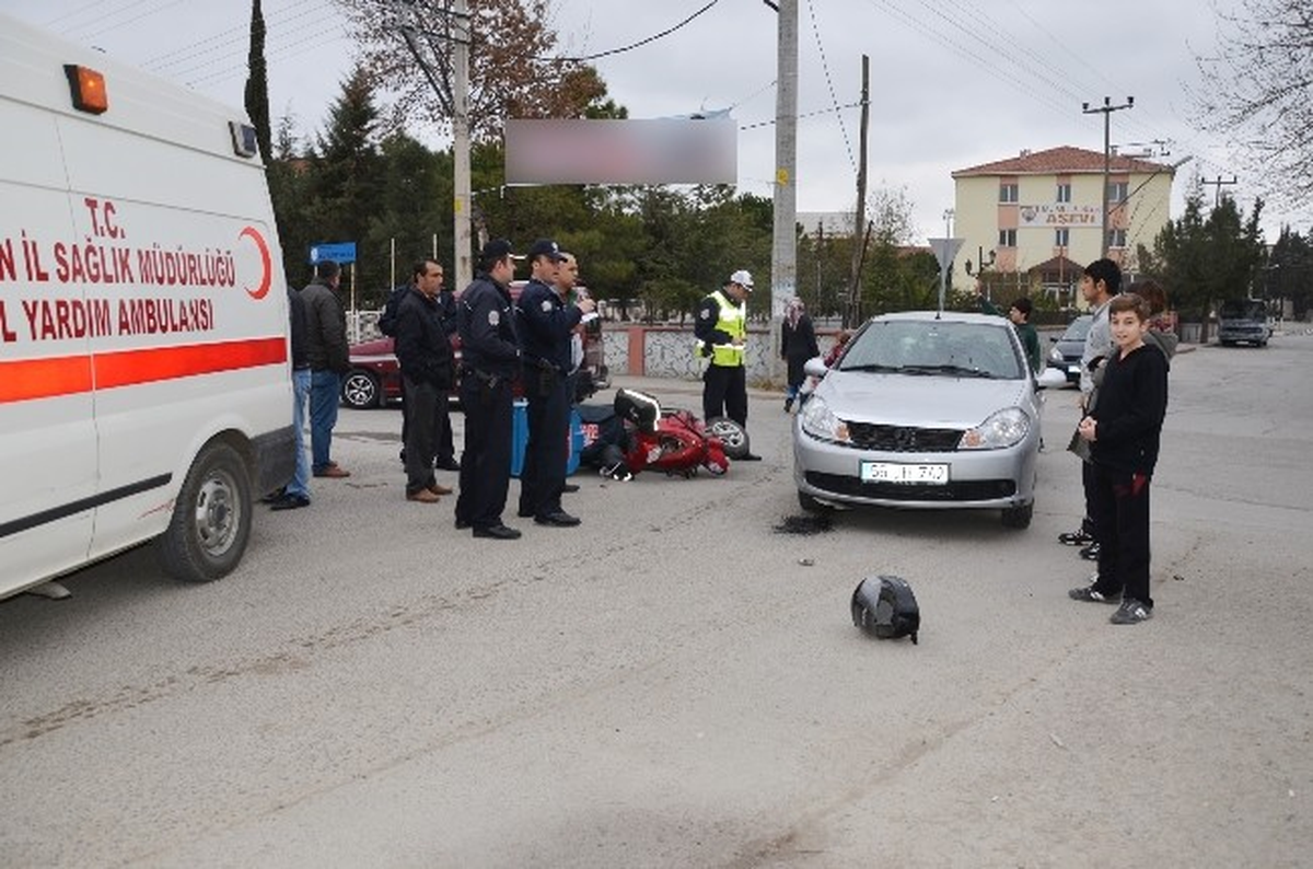 Otomobil ile Motosiklet Çarpıştı: 1 Yaralı