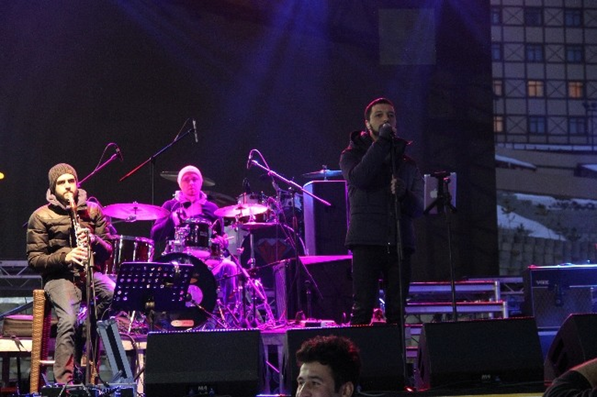 Palandöken\'de Mehmet Erdem ve Model\'den Konser
