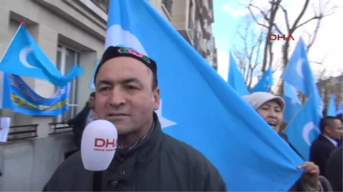 Paris\'te Uygur Türklerinden \'Çin\' Protestosu