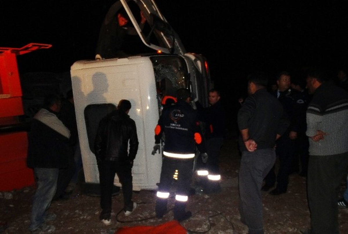 Malatya\'da Yan Yatan Kamyonun Şoförünü AFAD Kurtardı