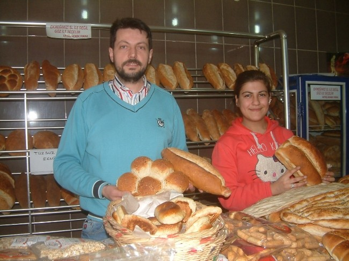 Burhaniye\'de Askıda Ekmek Uygulaması İlgi Gördü