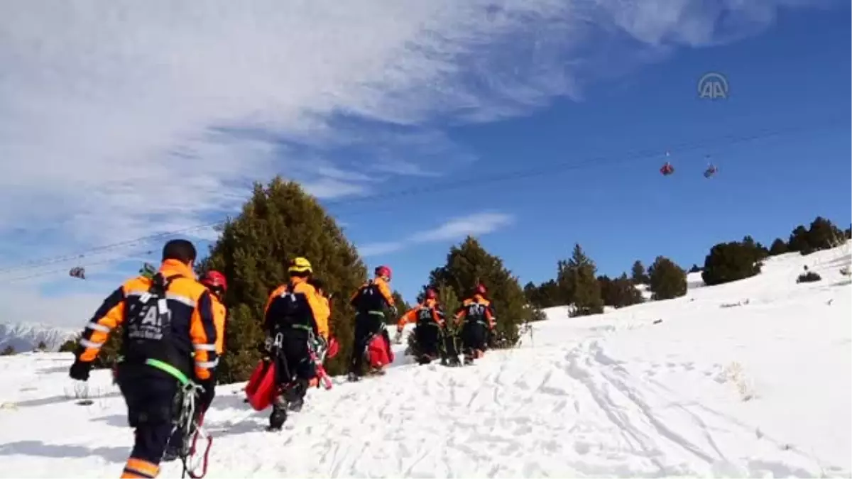 Kayak merkezinde kurtarma tatbikatı -