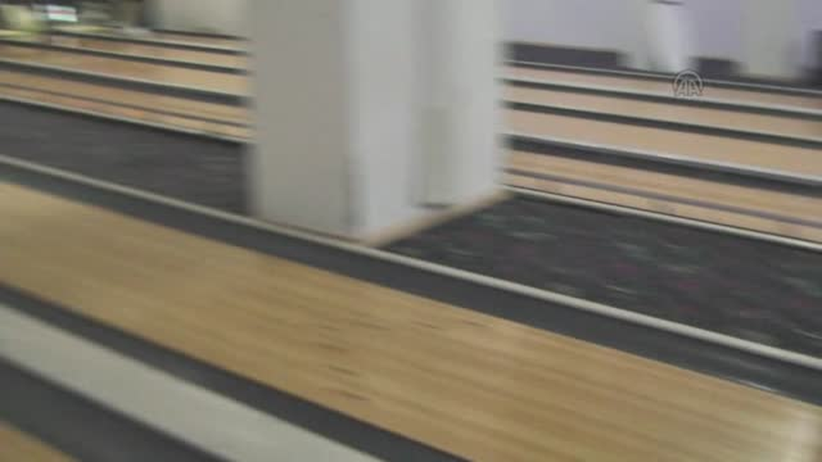 Maliye Bakanı Şimşek, bowling oynadı -