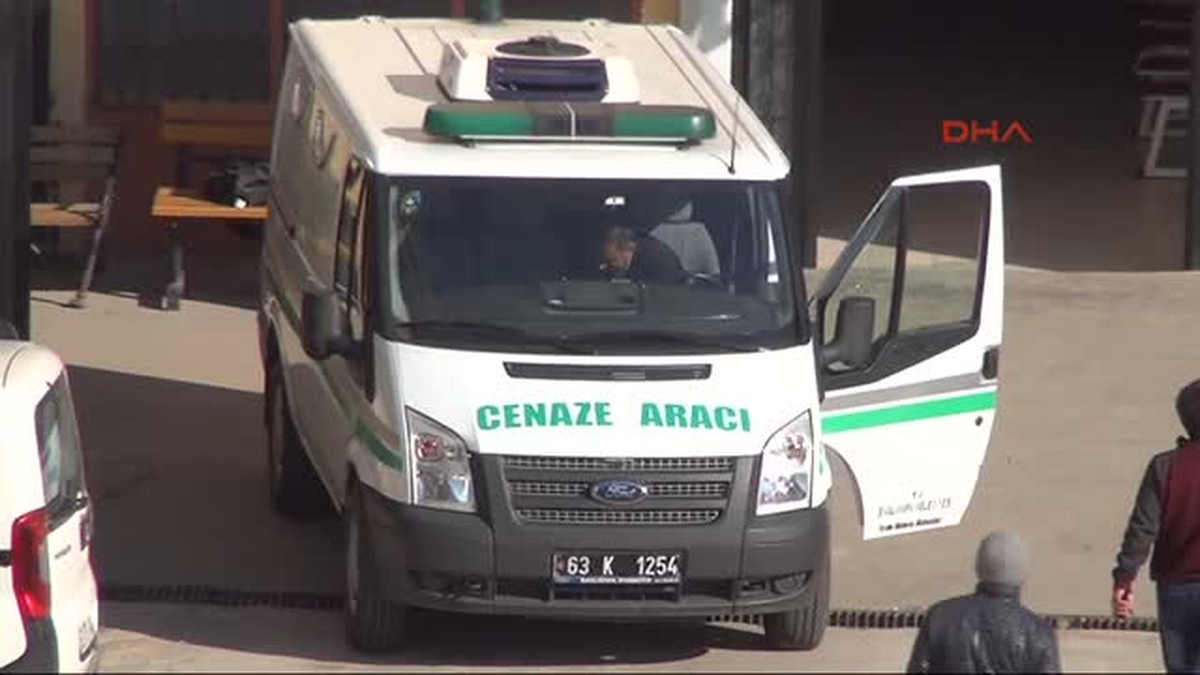 Muhtar Adayı Babasının Afişini Asarken Akıma Kapılarak Öldü