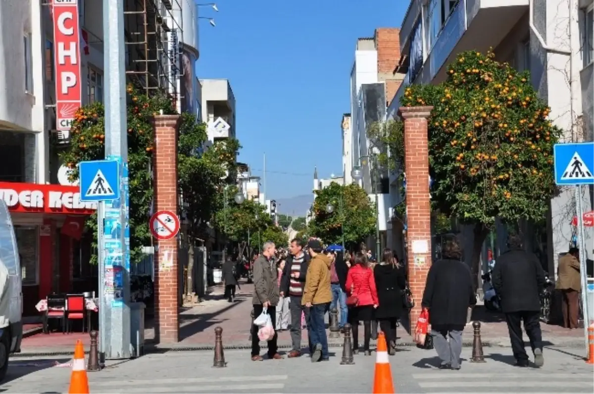 Nazilli\'de Uzun Çarşı Takları Beğeni Topladı