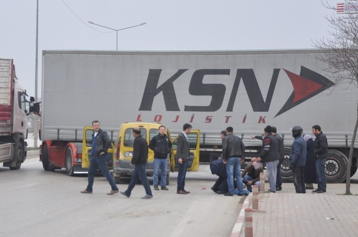 Yaralı Eşini Elini Öperek Teselli Etmeye Çalıştı