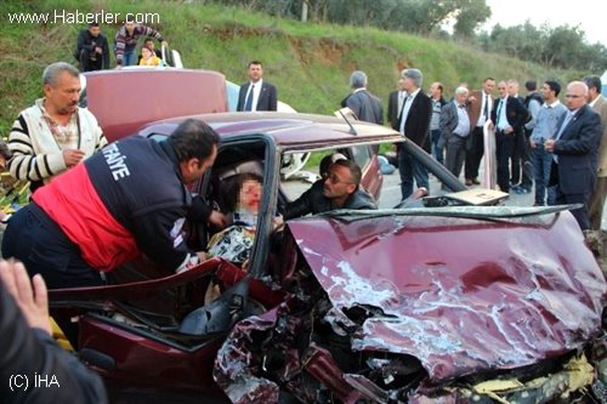 İzmir Tire\'de Aşırı Hız ve Hatalı Sollama: 5 Yaralı
