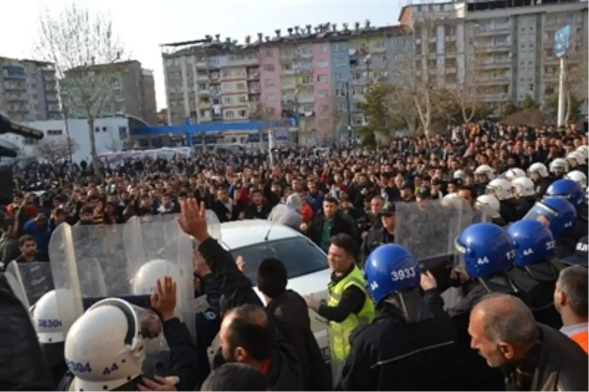 Yeni Malatyasporlu Taraftarlardan Kulüp Yönetimine Tepki