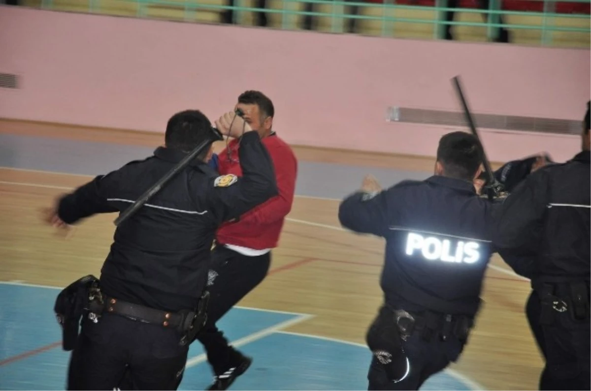 Yozgat\'ta Hentbol Maçında Olaylar Çıktı