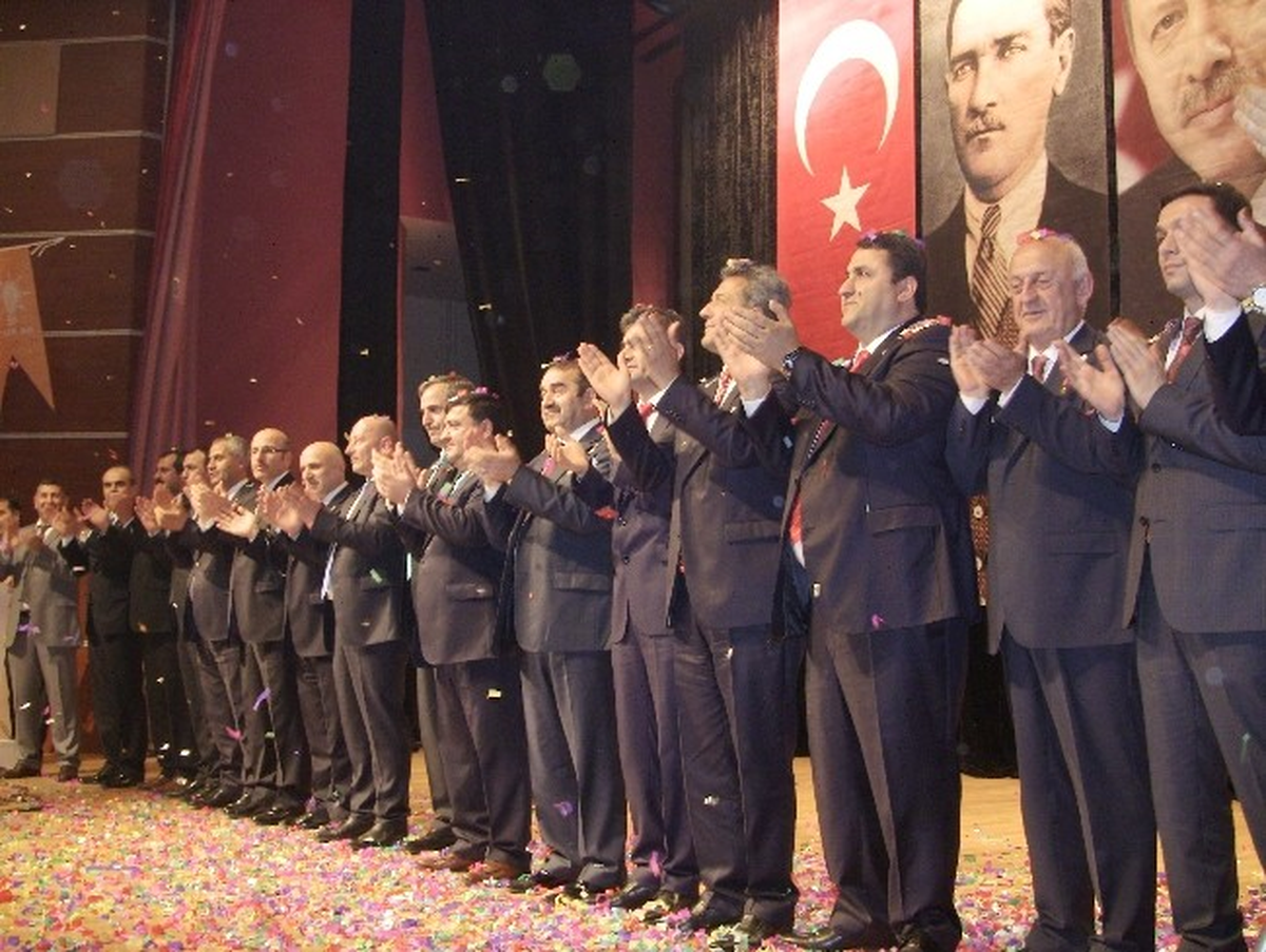 AK Parti Artvin Belediye Başkan Adayları Tanıtıldı