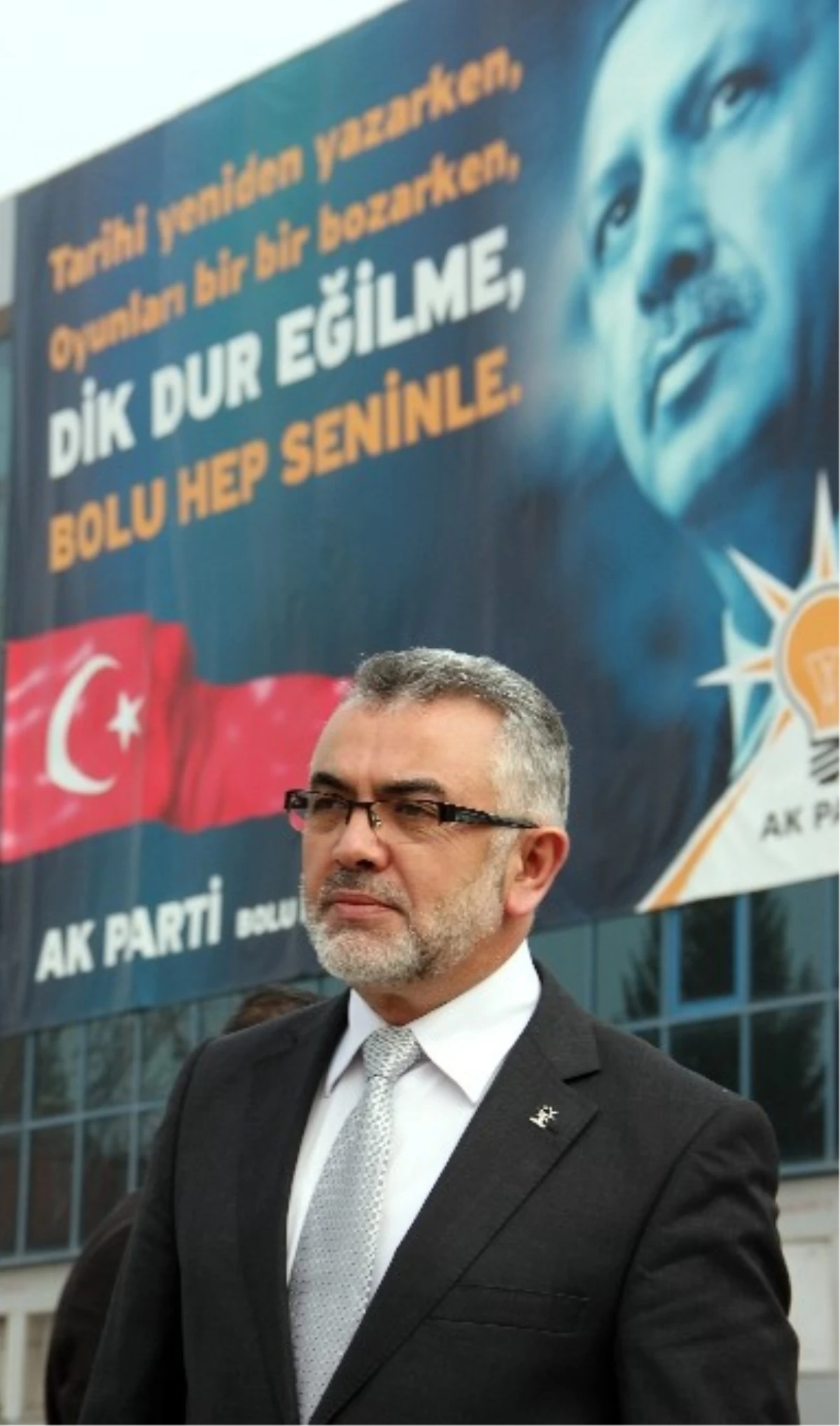 AK Parti İl Başkanlığı Tartışmalı Pankartı Kaldırdı