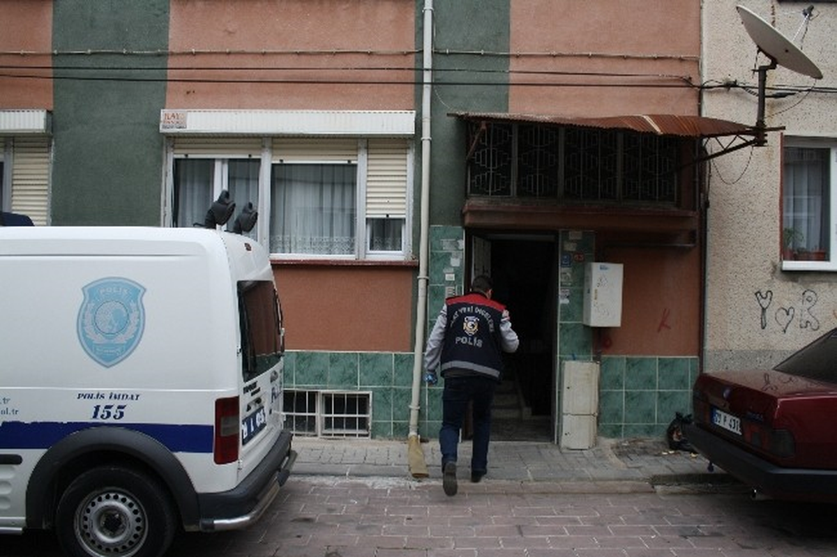 Apartman Merdiveninde Yuvarlanan Adam Hayatını Kaybetti