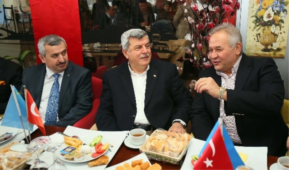 Başkan Karaosmanoğlu Kırım Tatarları ile Bir Araya Geldi