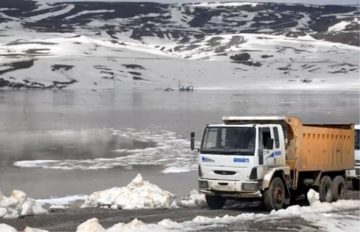 Buz Tutan Murat Nehri Erimeye Başladı