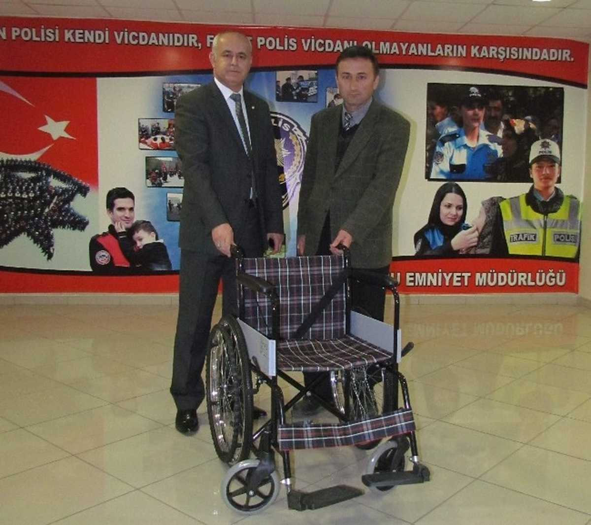 Engelli Vatandaşa Emniyetten Sandalye