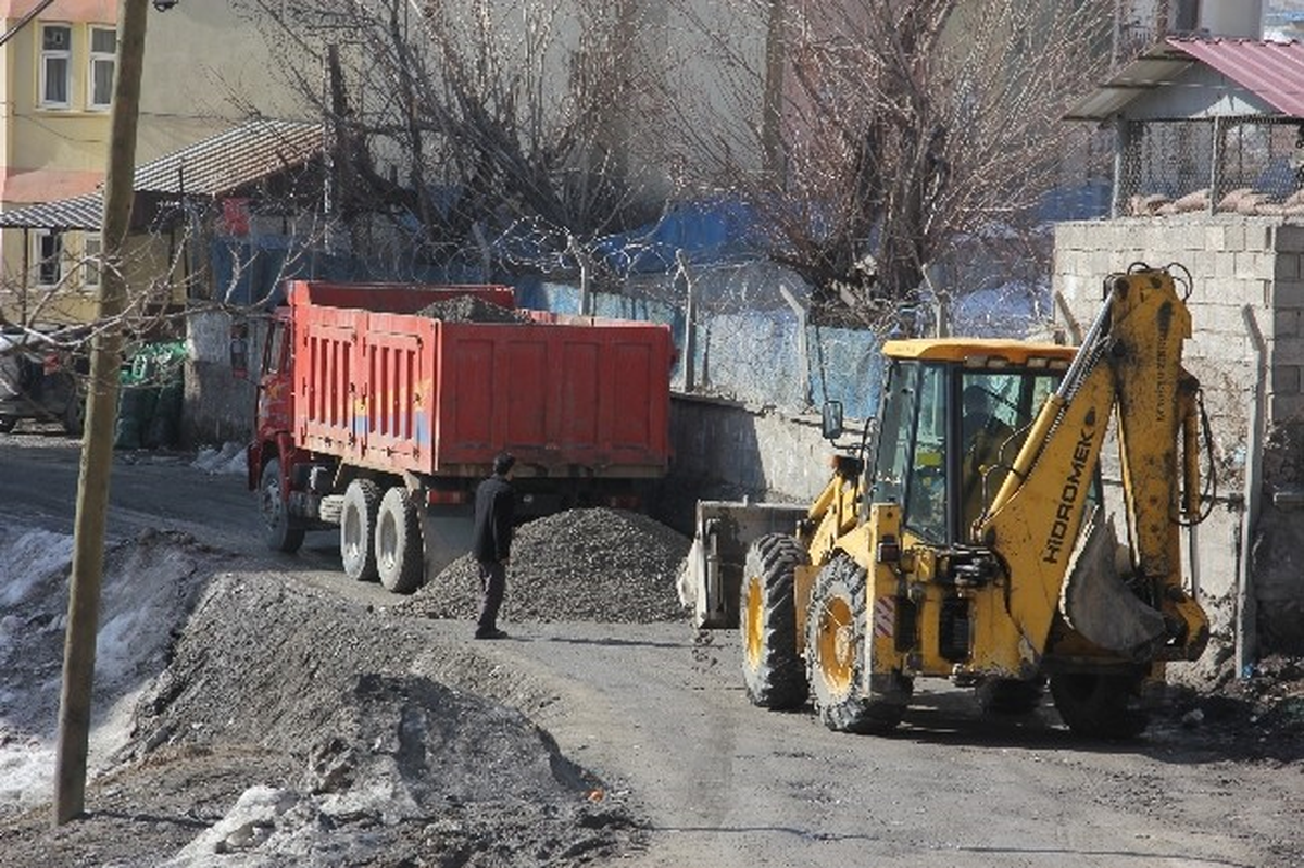 Hakkari Belediyesi Yol Onarım Çalışmalı Başlattı