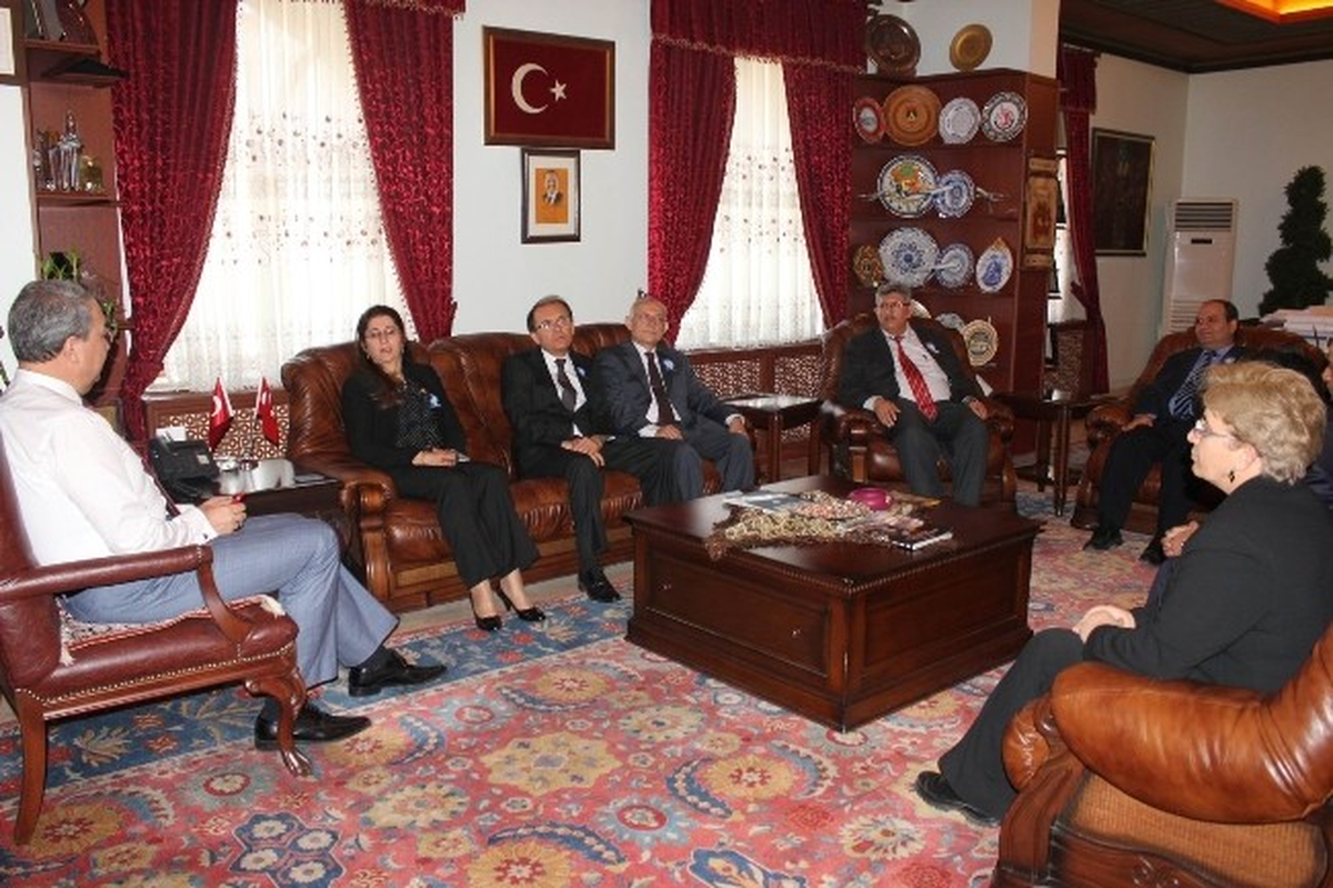 İl Defterdarı Ercoşman, Belediye Başkanı Ünver\'i Ziyaret Etti