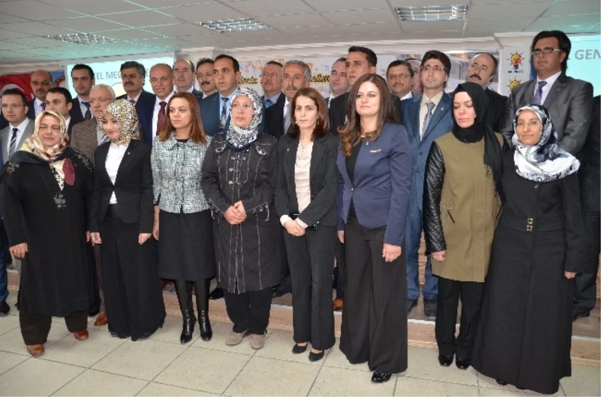 Karaman\'da Ak Parti, İl Genel ve Belediye Meclis Adaylarını Tanıttı